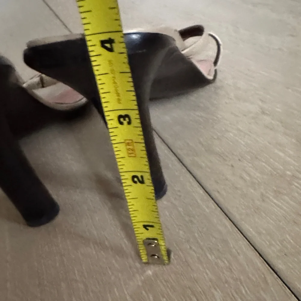 Gucci Beige Leather Double-Strap Slide Sandals with Pink Insole - Picture 5 of 8